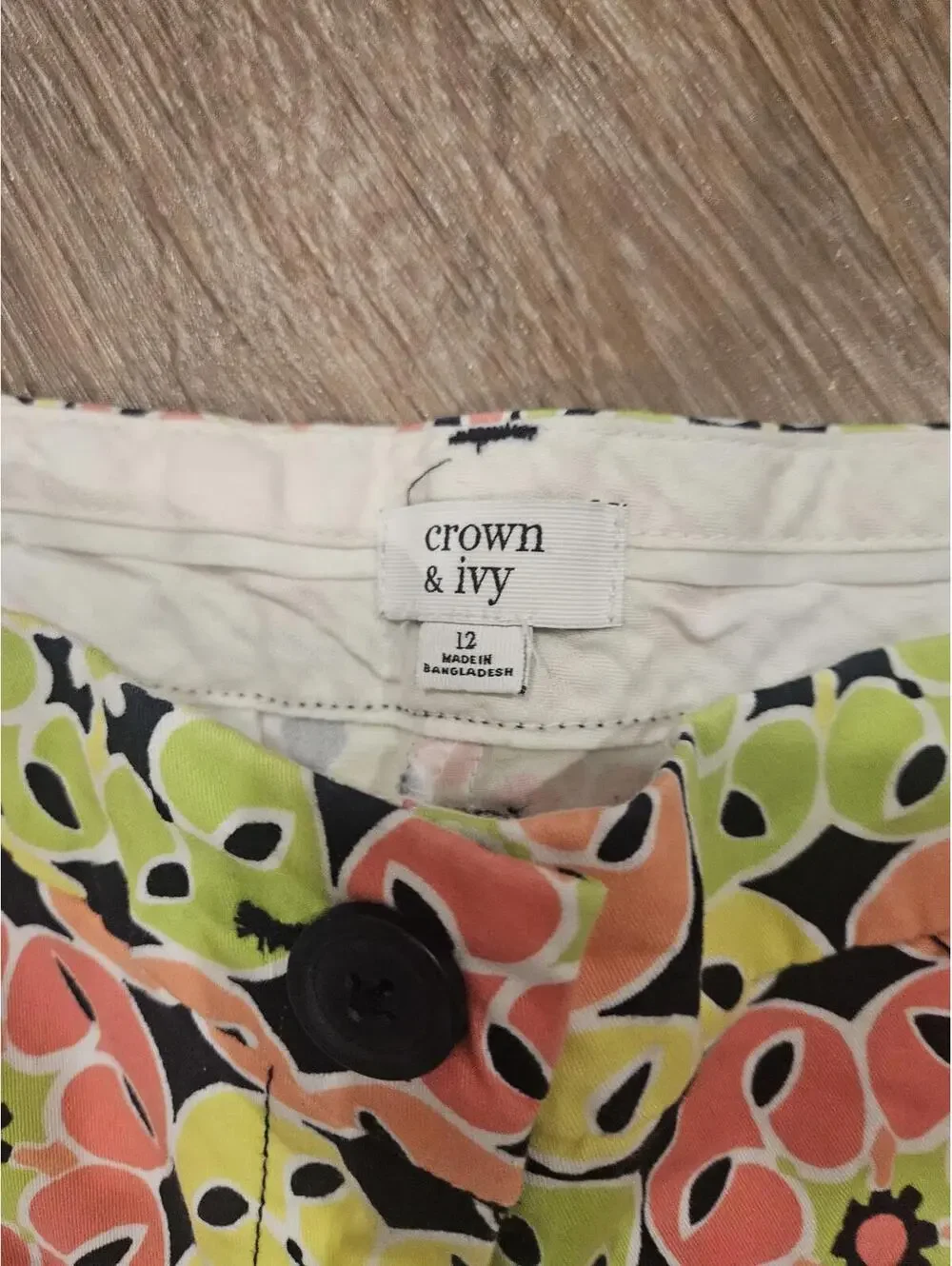Crown & Ivy Women's Casual Shorts with Colorful Floral Pattern Size 12 175 - Picture 3 of 4
